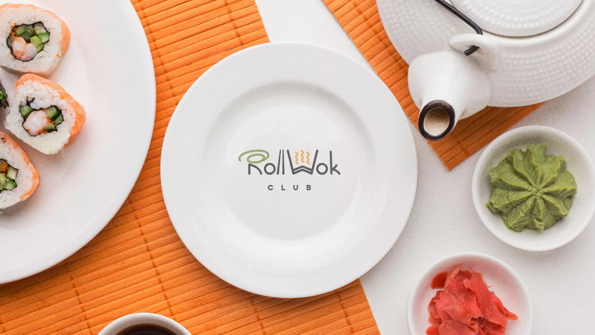 Разработка логотипа и фирменного стиля суши-бара «Roll Wok Club» в Нязепетровске